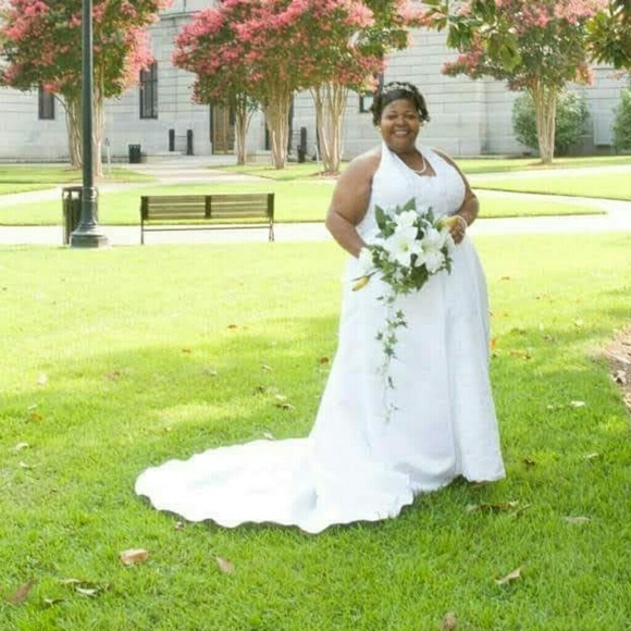 Wedding Dress - Picture 3 of 4